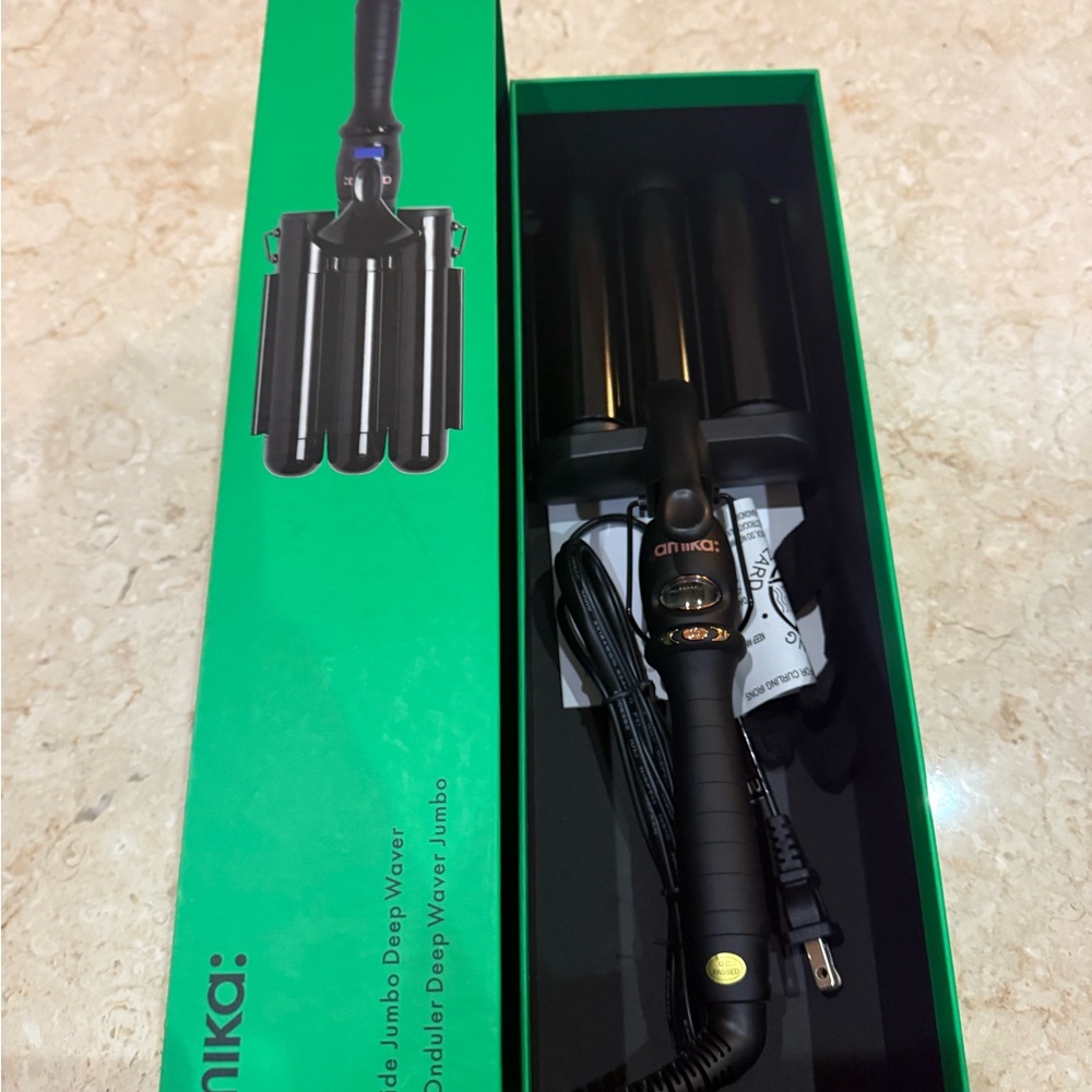 Amika Black Hair Waver